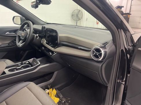 New 2026 Chevrolet Equinox LT w/ Convenience Package II AWD/4WD image 24