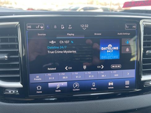 Used 2024 Chrysler Pacifica Touring-L image 51