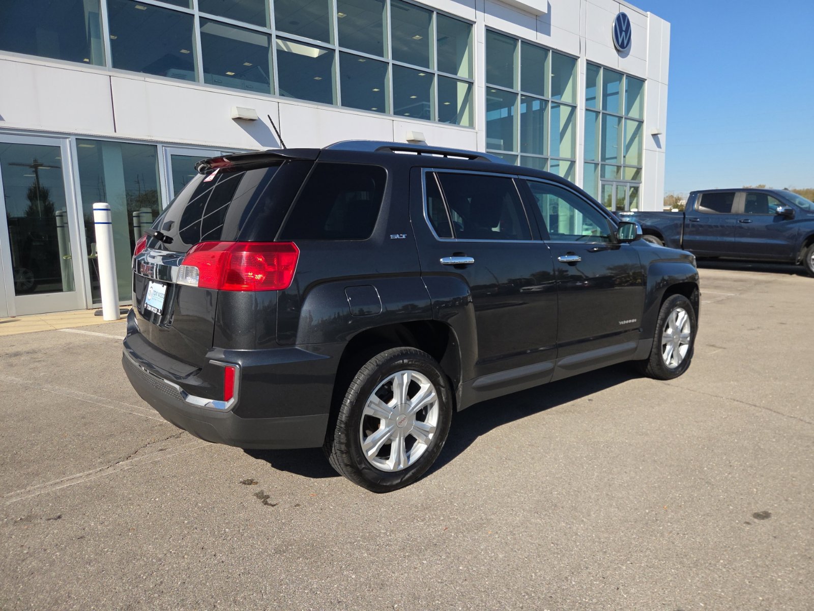 Used 2017 GMC Terrain SLT w/ Memory Package FWD image 4