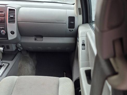 Used 2010 Nissan Frontier SE AWD/4WD image 8