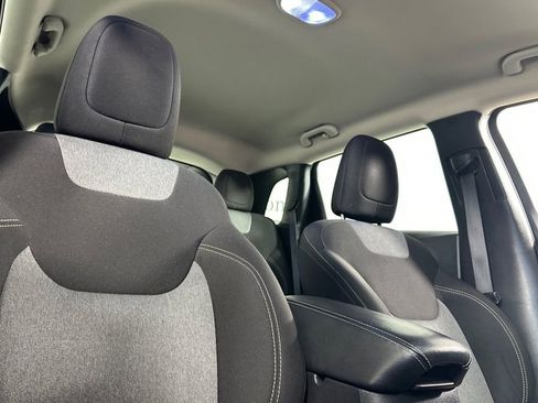 Used 2016 Jeep Cherokee Sport FWD image 18