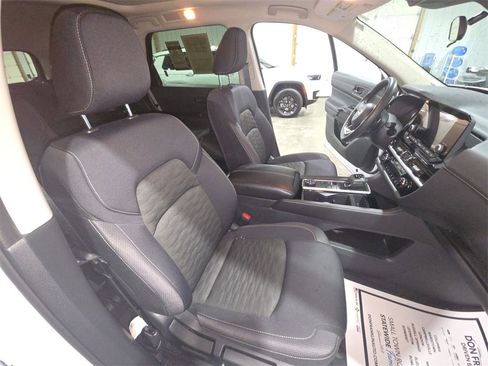 Used 2025 Nissan Pathfinder SV w/ SV Premium Package image 30