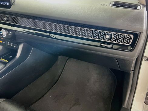 Used 2024 Honda Civic Touring image 34