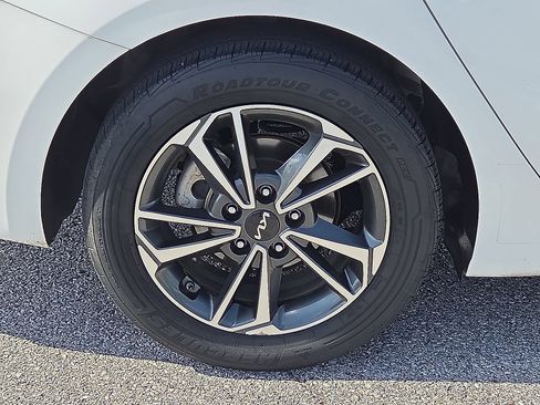 Used 2024 Kia Forte LXS w/ LXS Technology Package FWD image 7
