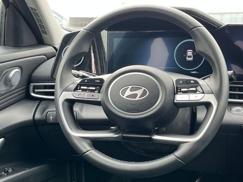 Used 2025 Hyundai Elantra SEL image 28