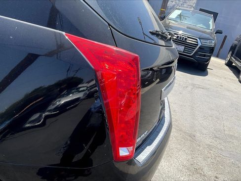 Used 2014 Cadillac SRX Luxury image 30