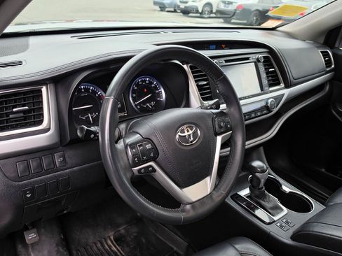 Used 2016 Toyota Highlander XLE AWD/4WD image 10