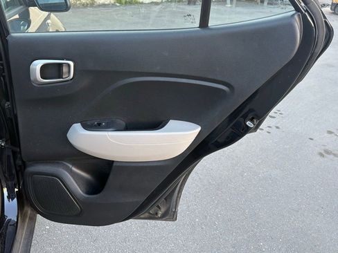 Used 2023 Hyundai Venue SEL image 15