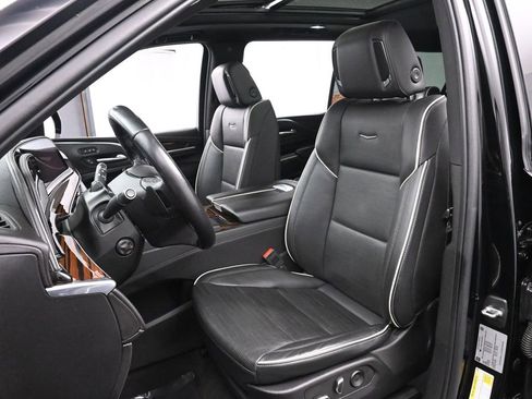 Used 2023 Cadillac Escalade ESV Premium Luxury image 12