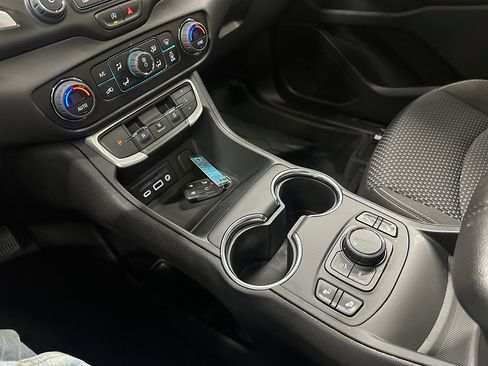 Certified 2023 GMC Terrain SLE w/ Driver Convenience Package image 29