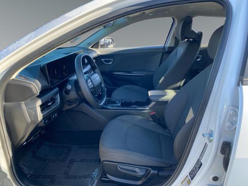 Used 2025 Kia K4 FWD image 9