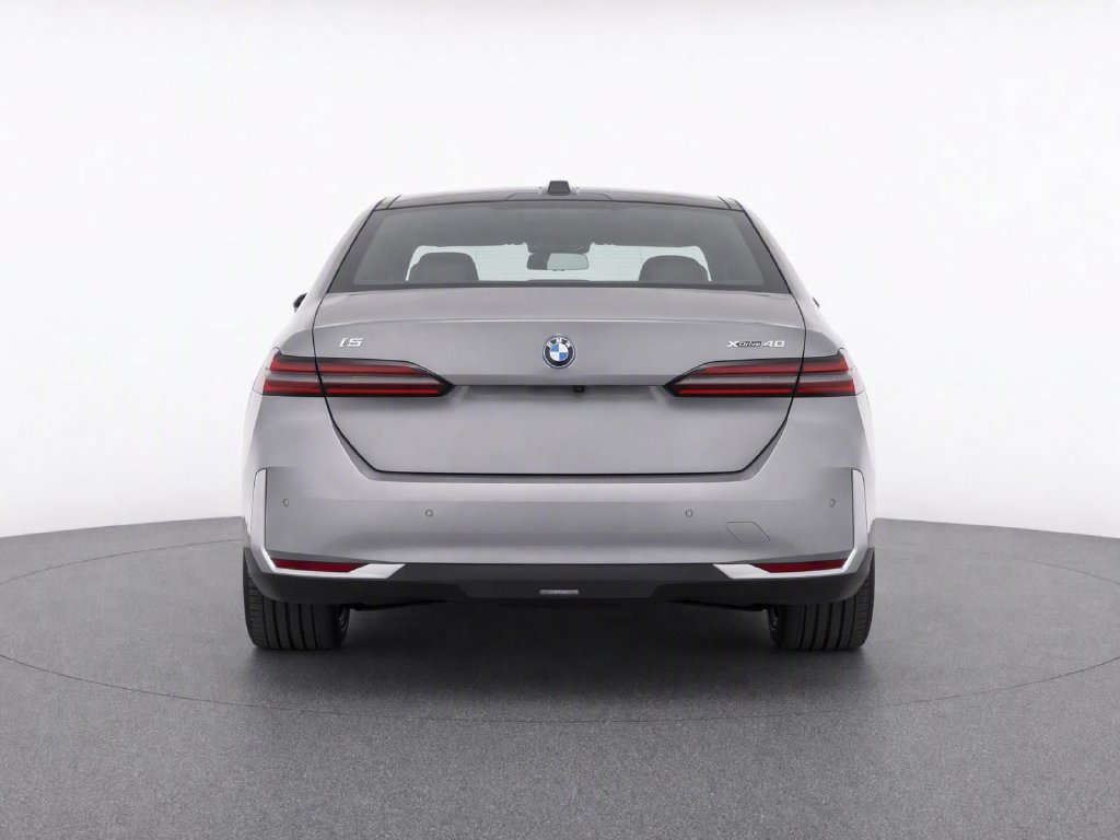 Certified 2026 BMW i5 eDrive40 AWD/4WD image 32