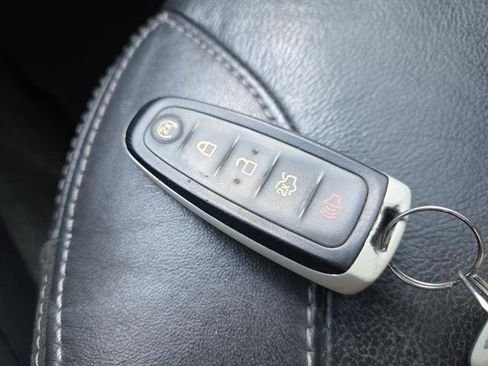 Used 2013 Ford Taurus SEL image 26