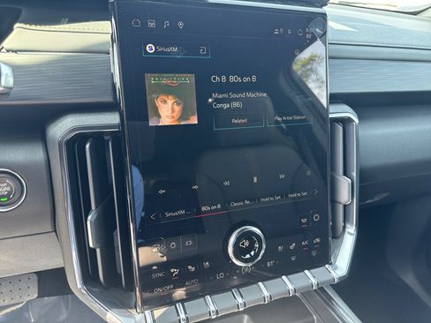 New 2026 GMC Acadia AT4 w/ Luxury Package AWD/4WD image 12