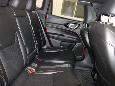 Used 2025 Jeep Compass Trailhawk image 29