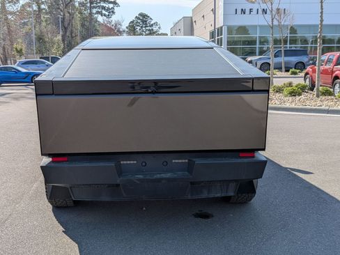 Used 2024 Tesla Cybertruck AWD Crew Cab image 4