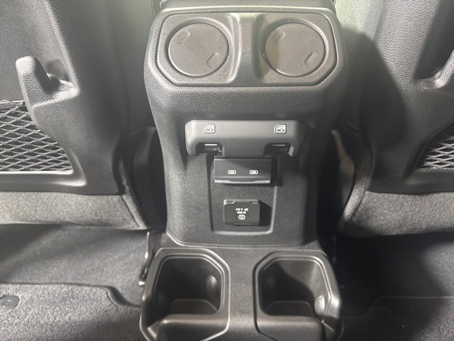 Used 2025 Jeep Gladiator Mojave w/ Convenience Group AWD/4WD image 13