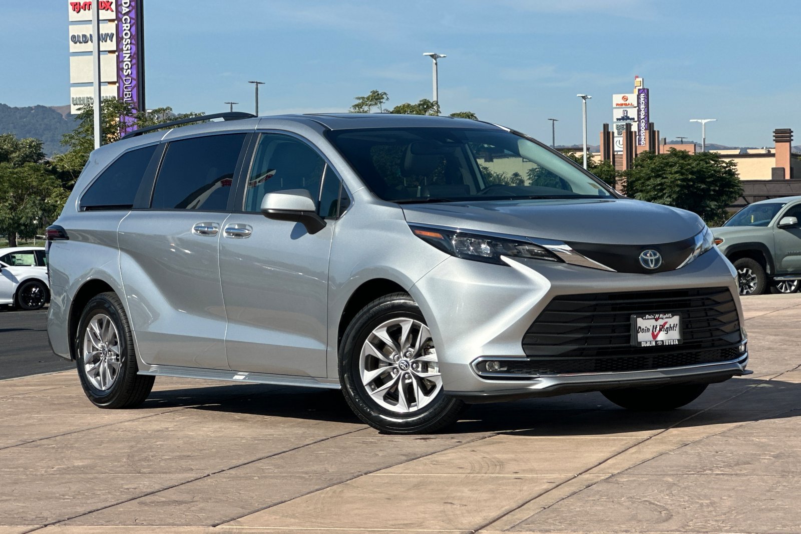 Certified 2024 Toyota Sienna XLE FWD image 2