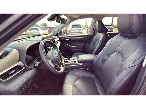 Certified 2024 Toyota Highlander Limited AWD/4WD image 34