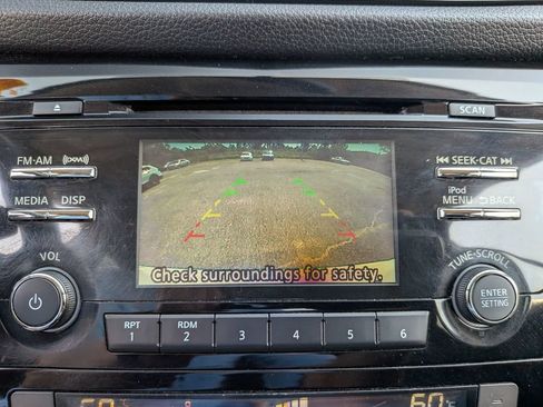 Used 2017 Nissan Rogue SV AWD/4WD image 26