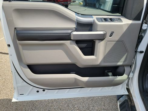 Used 2018 Ford F150 XLT w/ Equipment Group 302A Luxury AWD/4WD image 18
