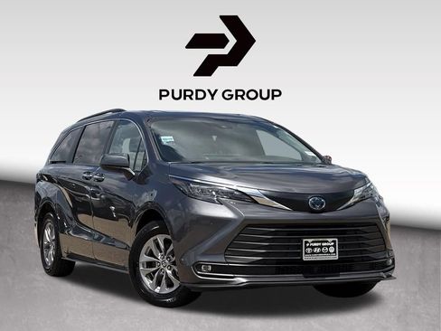 Used 2025 Toyota Sienna XLE FWD image 1