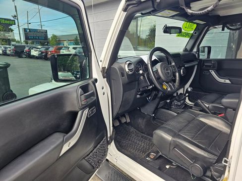 Used 2012 Jeep Wrangler Unlimited Sahara w/ Dual Top Group image 22