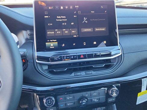 New 2026 Jeep Compass Latitude image 18