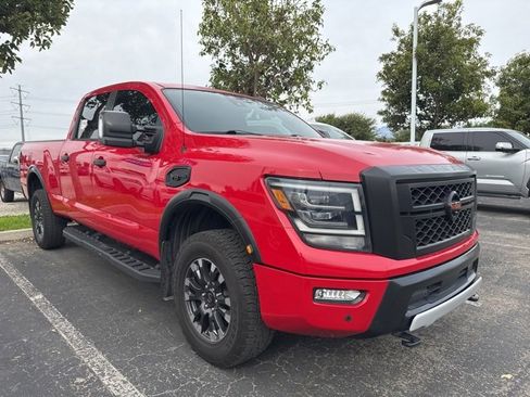 Used 2021 Nissan Titan PRO-4X w/ Pro-4x Convenience Package image 4