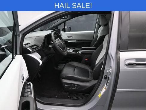 Certified 2025 Toyota Sienna XSE w/ XSE Plus Package image 9