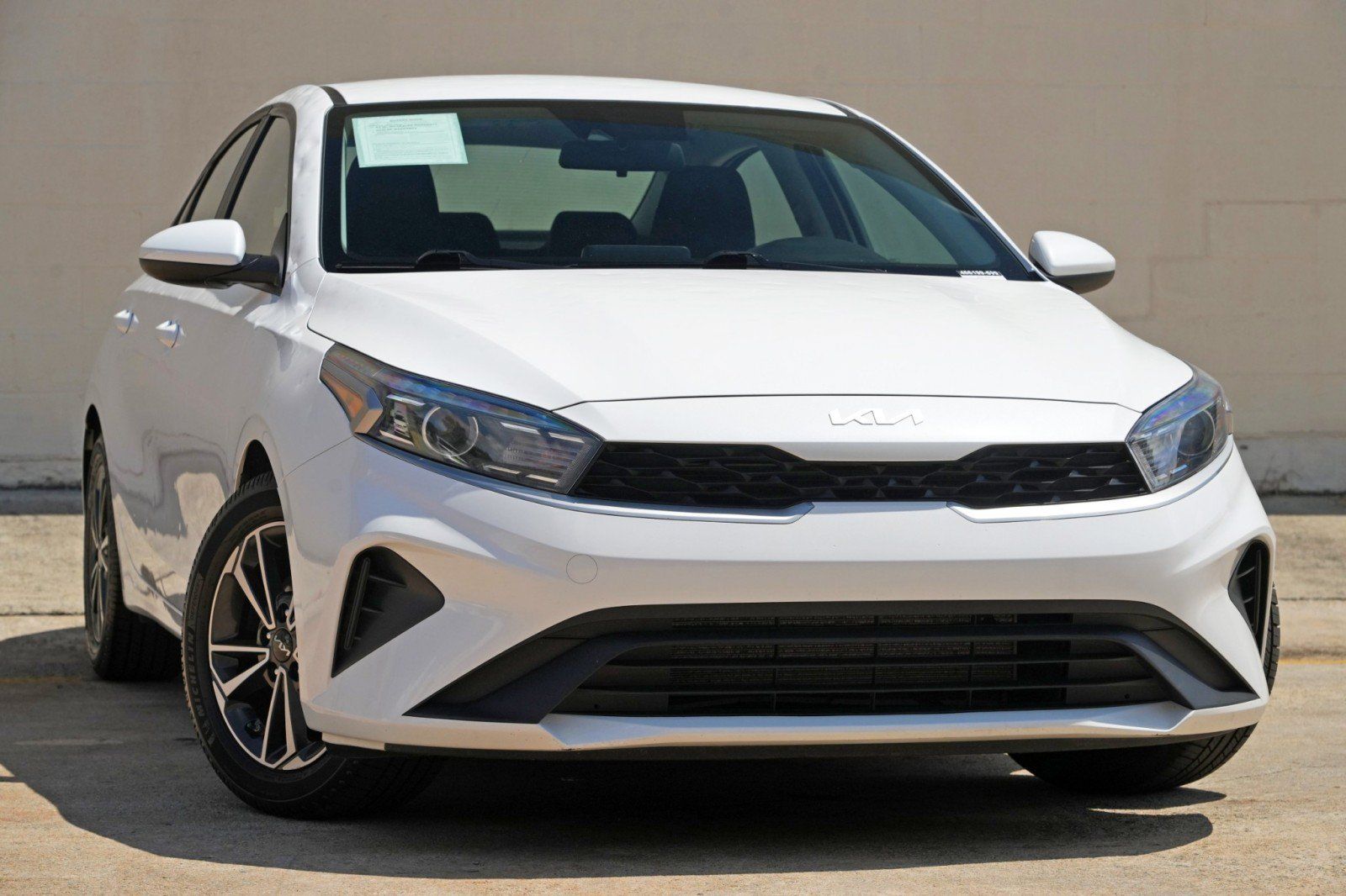 Used 2022 Kia Forte LXS FWD image 2