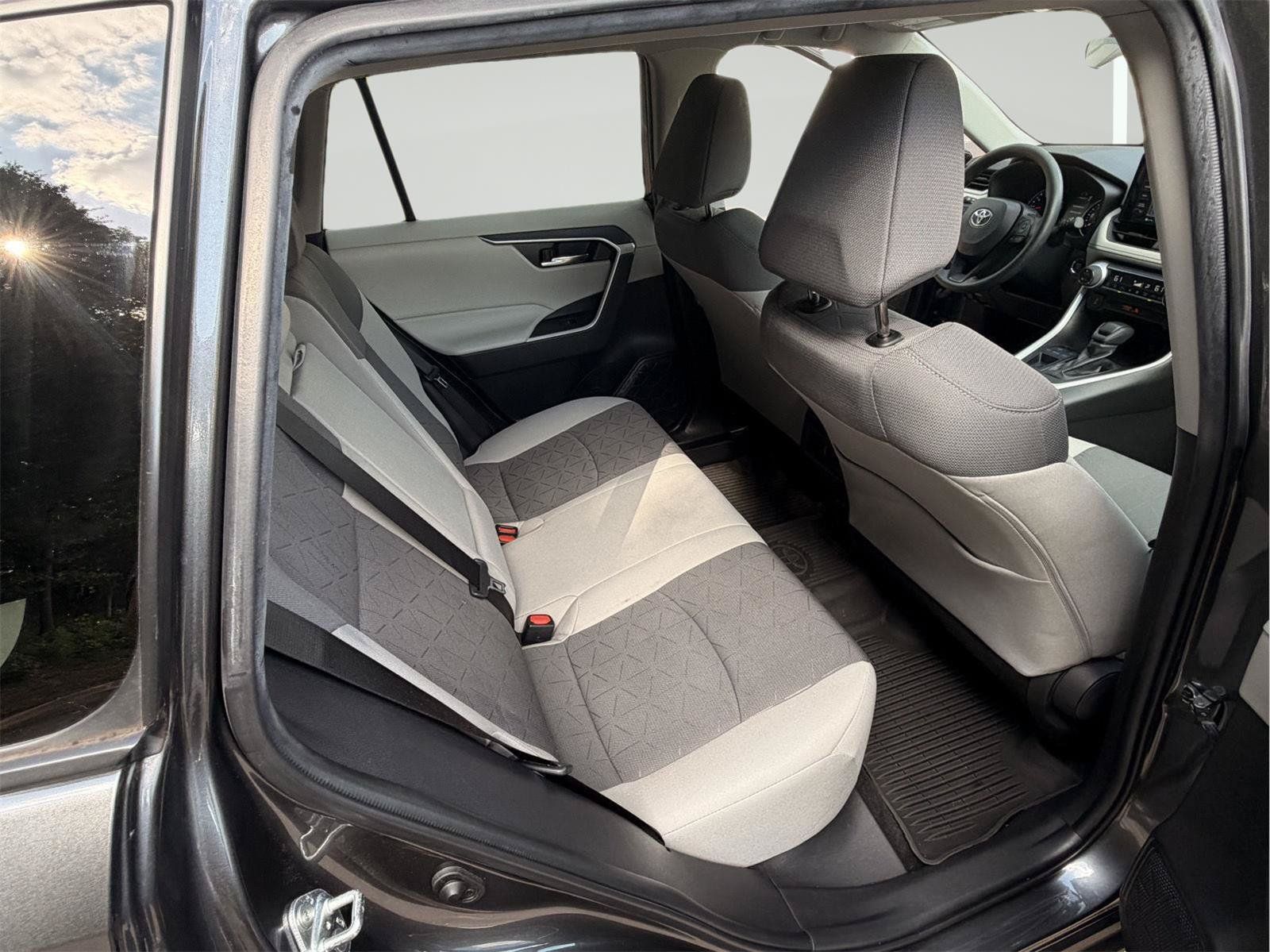 Used 2022 Toyota RAV4 XLE FWD image 31