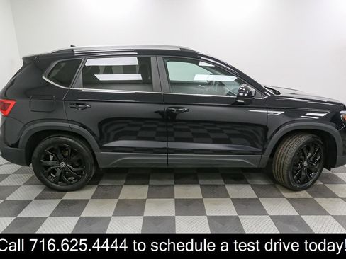 Certified 2023 Volkswagen Taos SE w/ Panoramic Sunroof Package AWD/4WD image 9