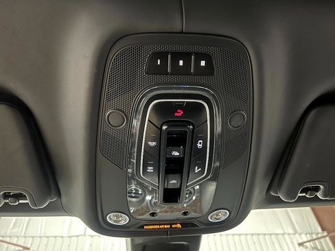 Used 2019 Bentley Bentayga image 50