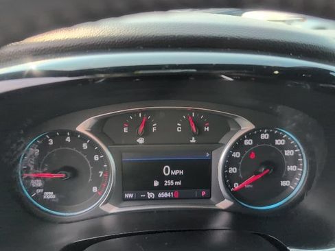 Used 2022 Chevrolet Traverse LT FWD image 27