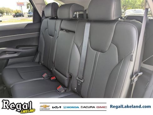 Used 2025 Kia Sorento S w/ Panoramic Sunroof Package image 14