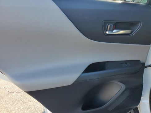 Certified 2022 Toyota Venza LE image 11