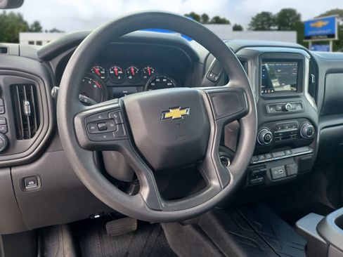 Used 2025 Chevrolet Silverado 1500 W/T w/ Trailering Package AWD/4WD image 9