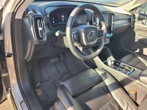 Used 2023 Volvo XC40 B5 Plus image 12