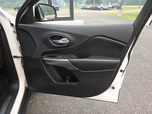 Used 2019 Jeep Cherokee Limited AWD/4WD image 46