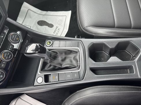 Used 2024 Volkswagen Jetta SE image 9