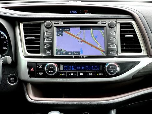 Used 2018 Toyota Highlander Limited FWD image 31