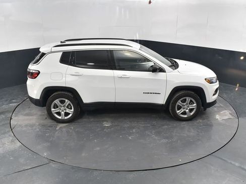 Used 2023 Jeep Compass Latitude image 36