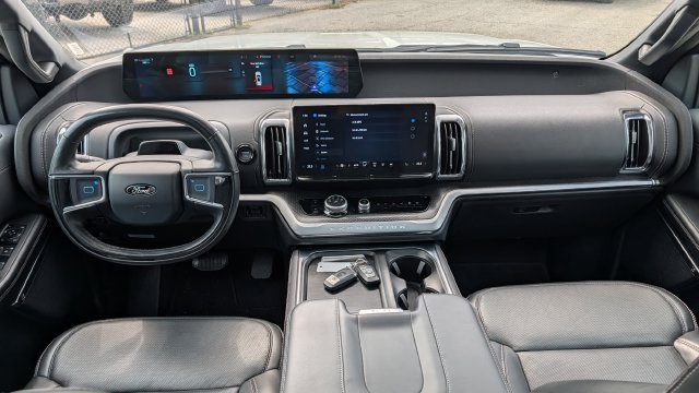 Used 2025 Ford Expedition Max Platinum w/ Stealth Appearance Package AWD/4WD image 2