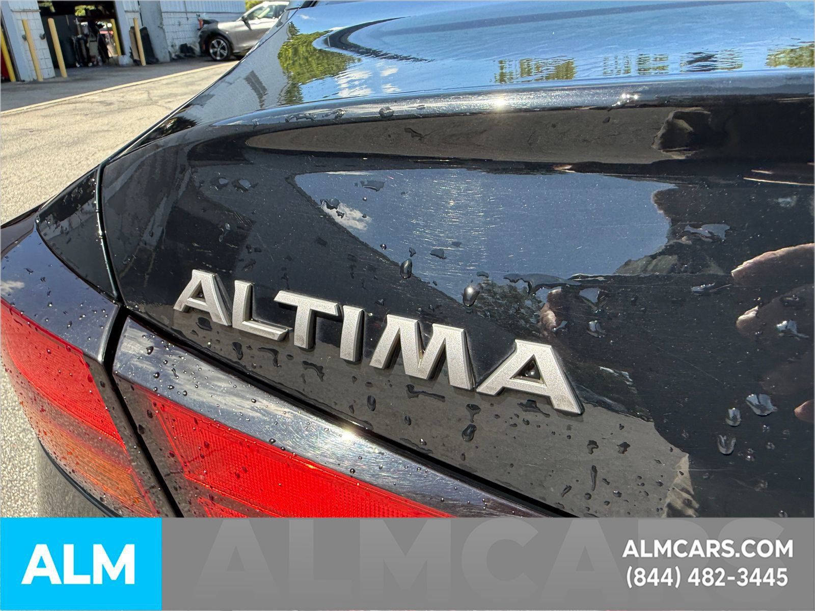 Used 2024 Nissan Altima 2.5 SV FWD image 8