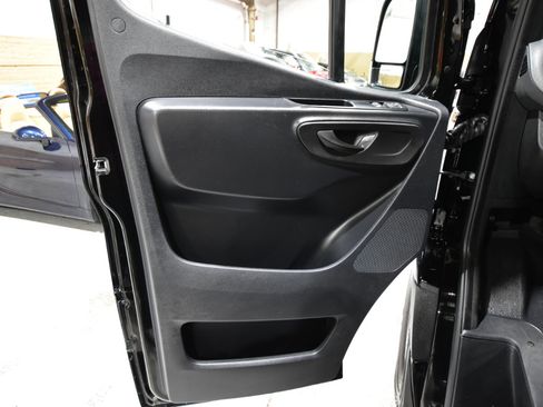 Used 2023 Mercedes-Benz Sprinter 2500 image 14