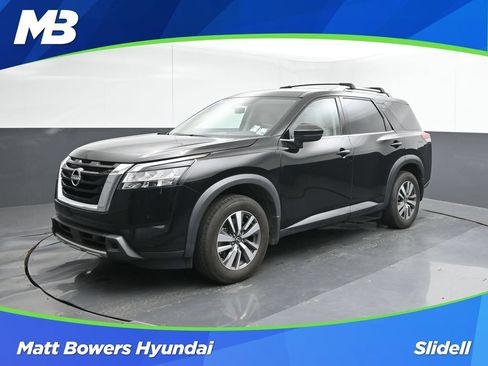 Used 2024 Nissan Pathfinder SL FWD image 1