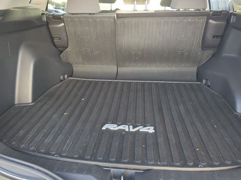 Used 2019 Toyota RAV4 XLE w/ Convenience Package AWD/4WD image 6