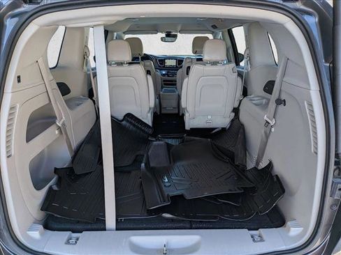 Used 2018 Chrysler Pacifica Touring-L Plus w/ Advanced Safetytec Group image 7