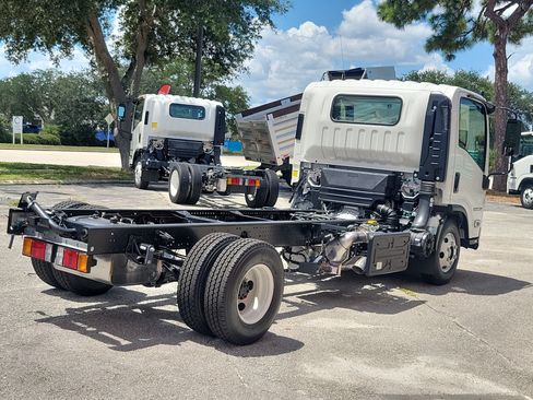 Used 2027 Isuzu NPR RWD image 4